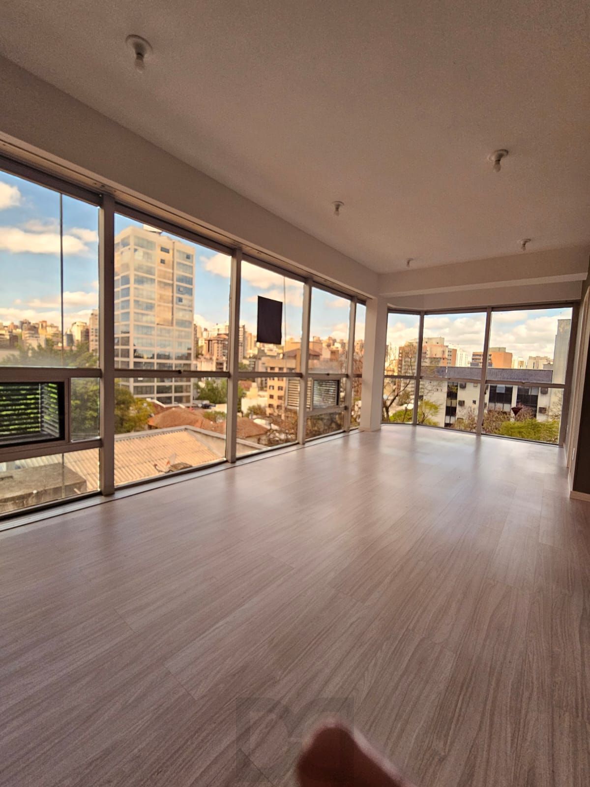 Sala comercial na Dona Laura — foto 1