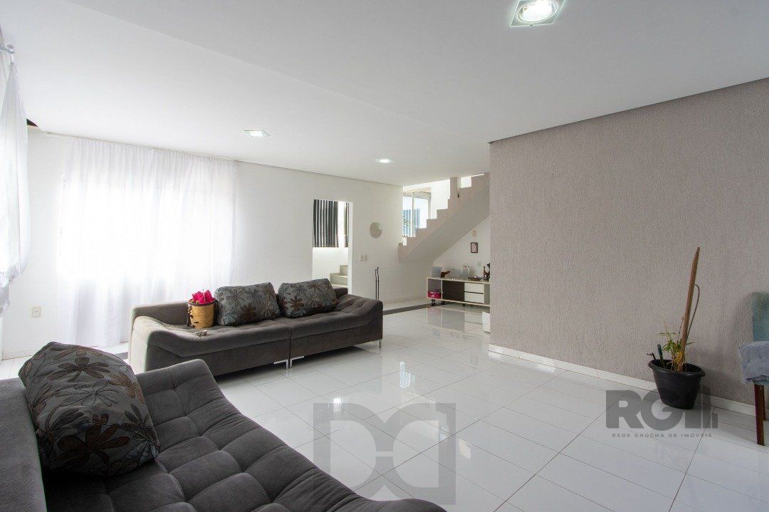 Casa, 5 dormitórios, sendo 1 suíte, 312m² privativos, 8 vagas - Bairro Vila Nova — foto 8
