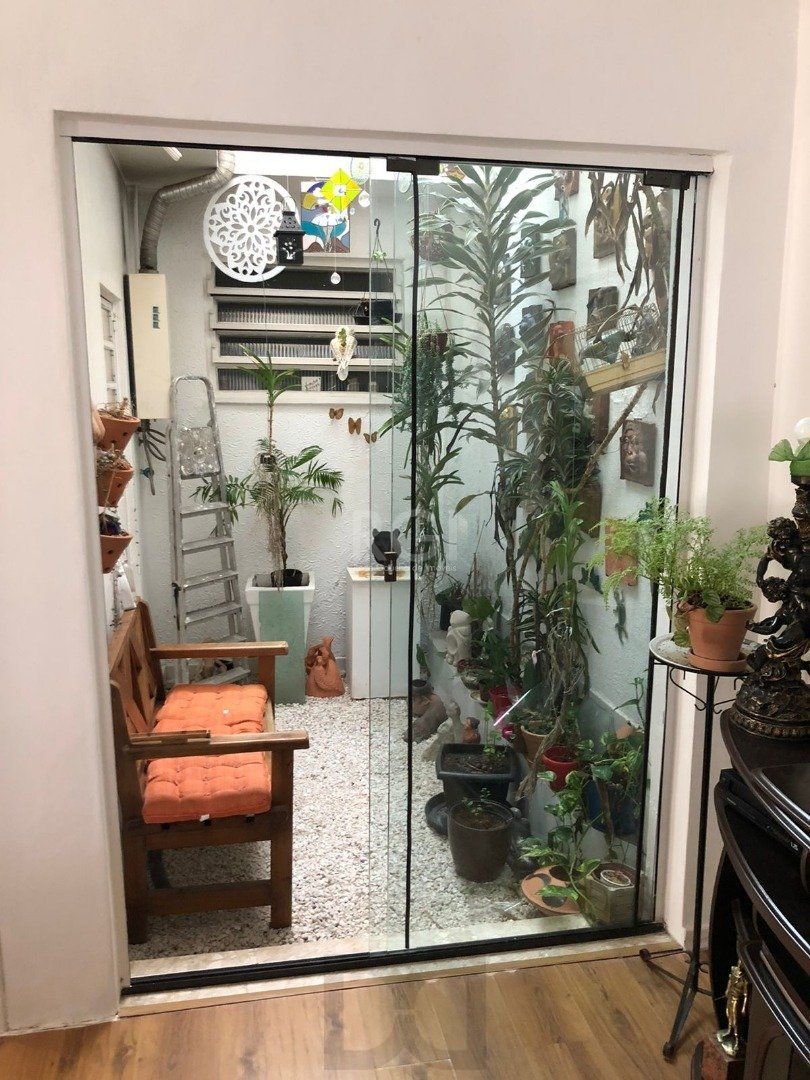 Casa para Venda com 3 dormitórios, sendo 1 suites e 3 vagas no bairro Guarujá — foto 9