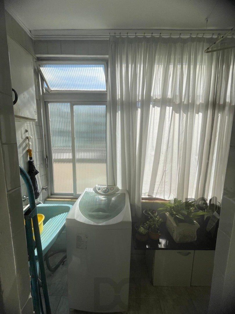 Apartamento no Petrópolis de 1 dormitório desocupado — foto 9