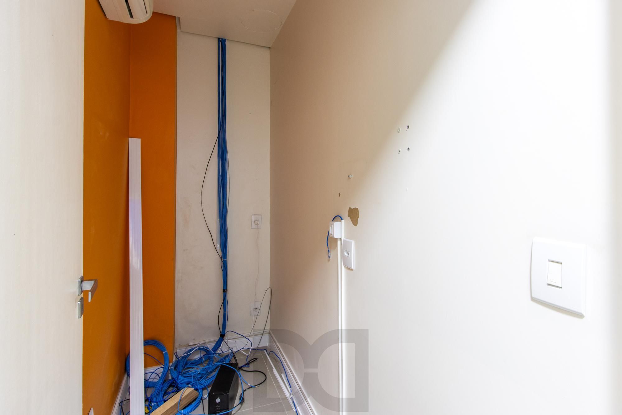 Casa Comercial 2 pisos - Excelente localização e Grande Visibilidade no Bairro Menino Deus - Ideal p/ Clínicas, escolas ou escritórios. — foto 11