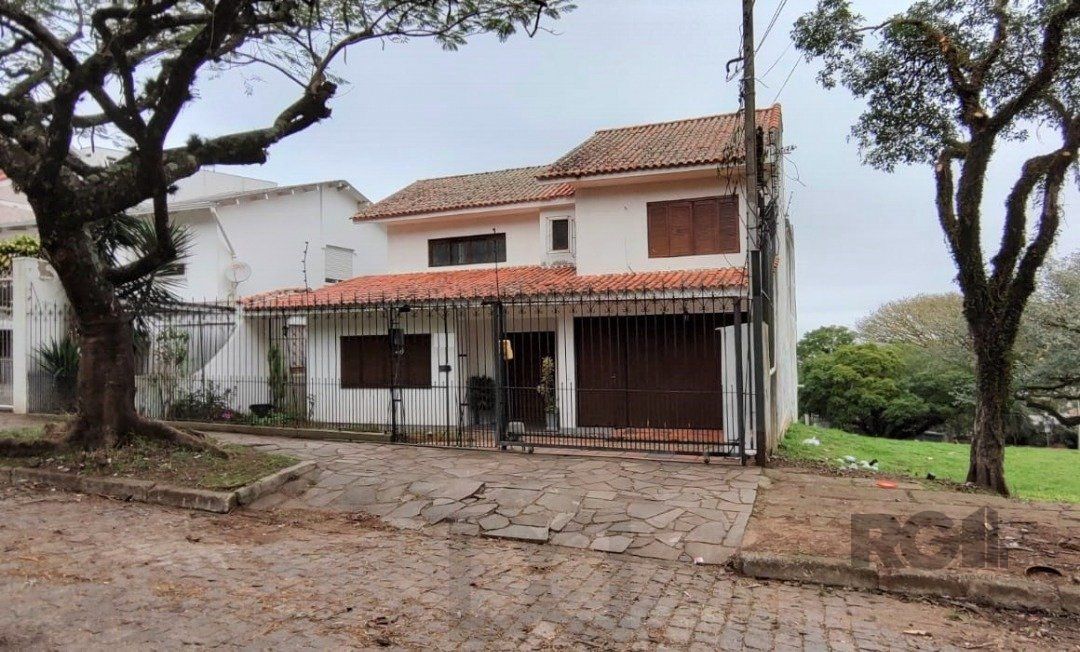 casa, 6 quartos, 1 suíte, 3 vagas, 352,38m2 privativos, bairro Santa Tereza — foto 1