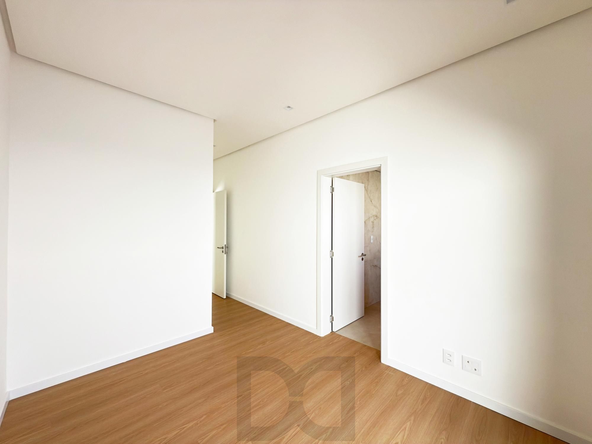 A casa conta com 434m2 de área construída, mas com um aproveitamento total dos 1.012m2 do lote — foto 11