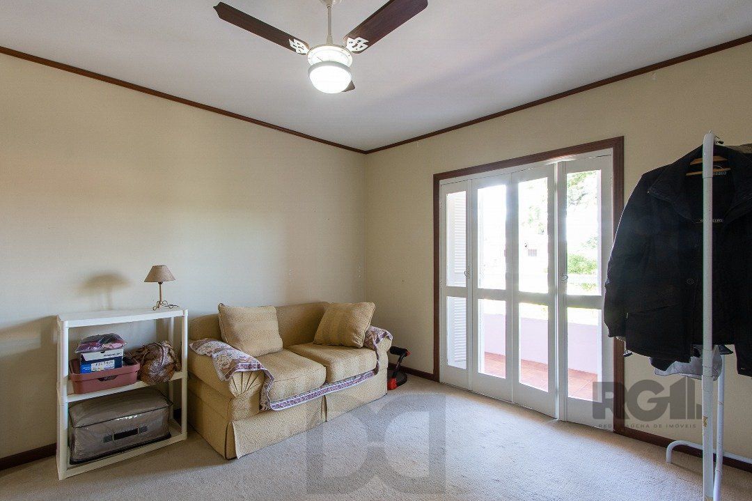 Casa com 4 quartos, suíte, churrasqueira, lareira, garagem coberta e lindo jardim. — foto 50
