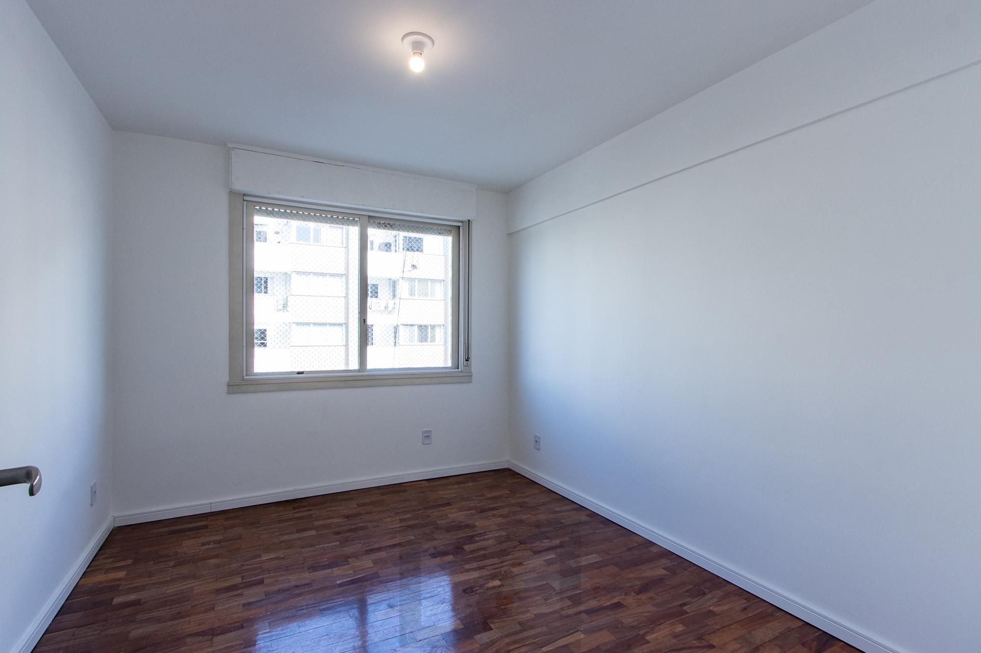 Apartamento no Menino Deus com 2 dormitórios e garagem — foto 14