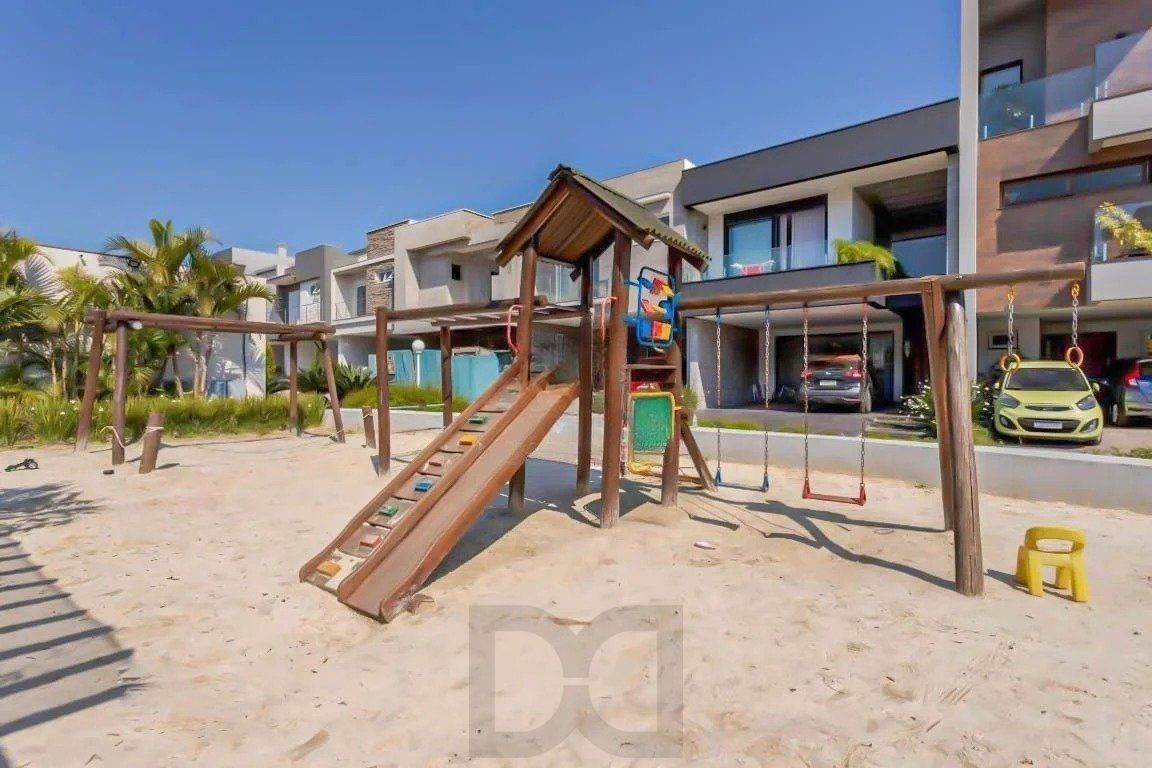 Casa em Condomínio com 228m² e 3 dormitórios, 1 suíte, 3 vagas no bairro Sarandi — foto 32