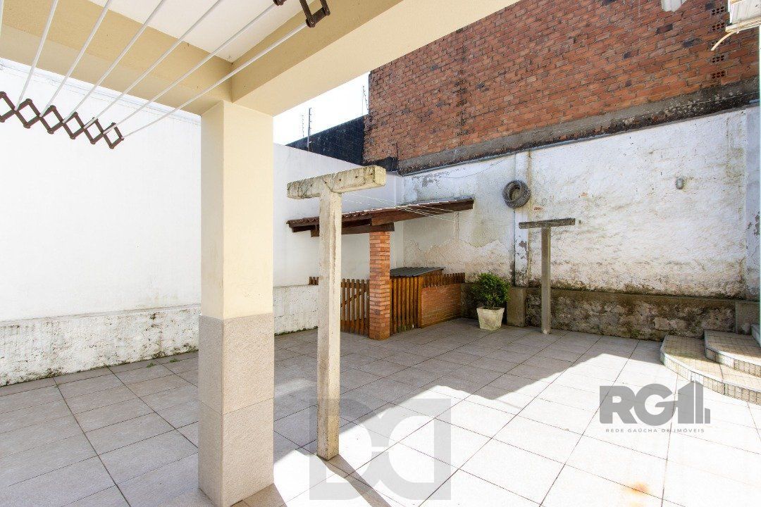 Casa a venda no bairro Guarujá com 4 dormitórios, piscina e salão de festas — foto 20