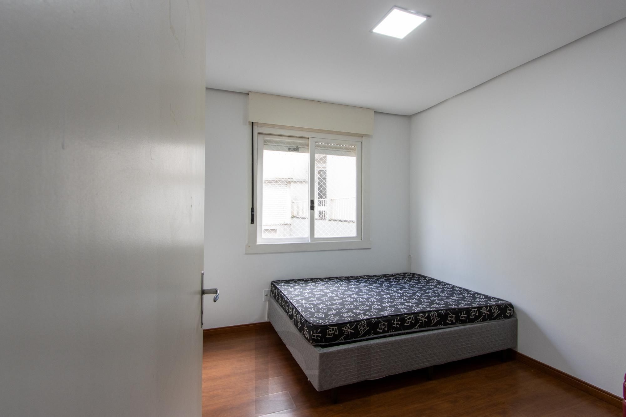 Apartamento de 3 dormitórios, 1 suíte e 1 vaga de garagem no bairro Pedra Redonda. — foto 16