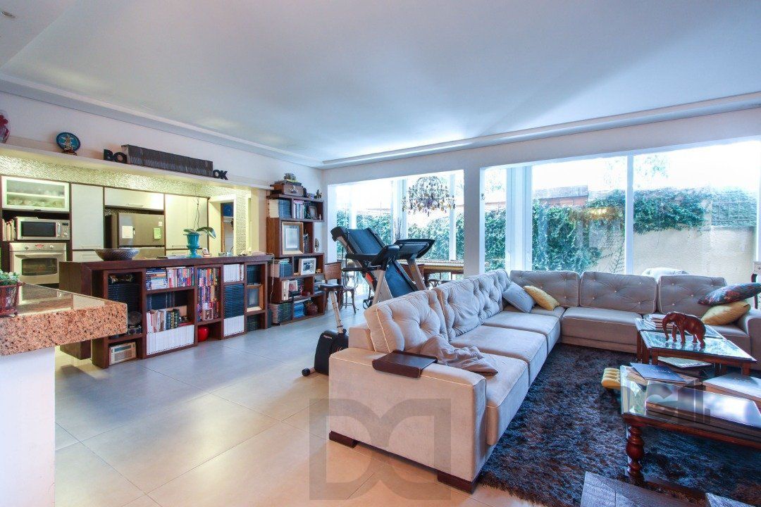 Casa com 327m² de área privativa, oferecendo 3 dormitórios, sendo 3 suítes — foto 7