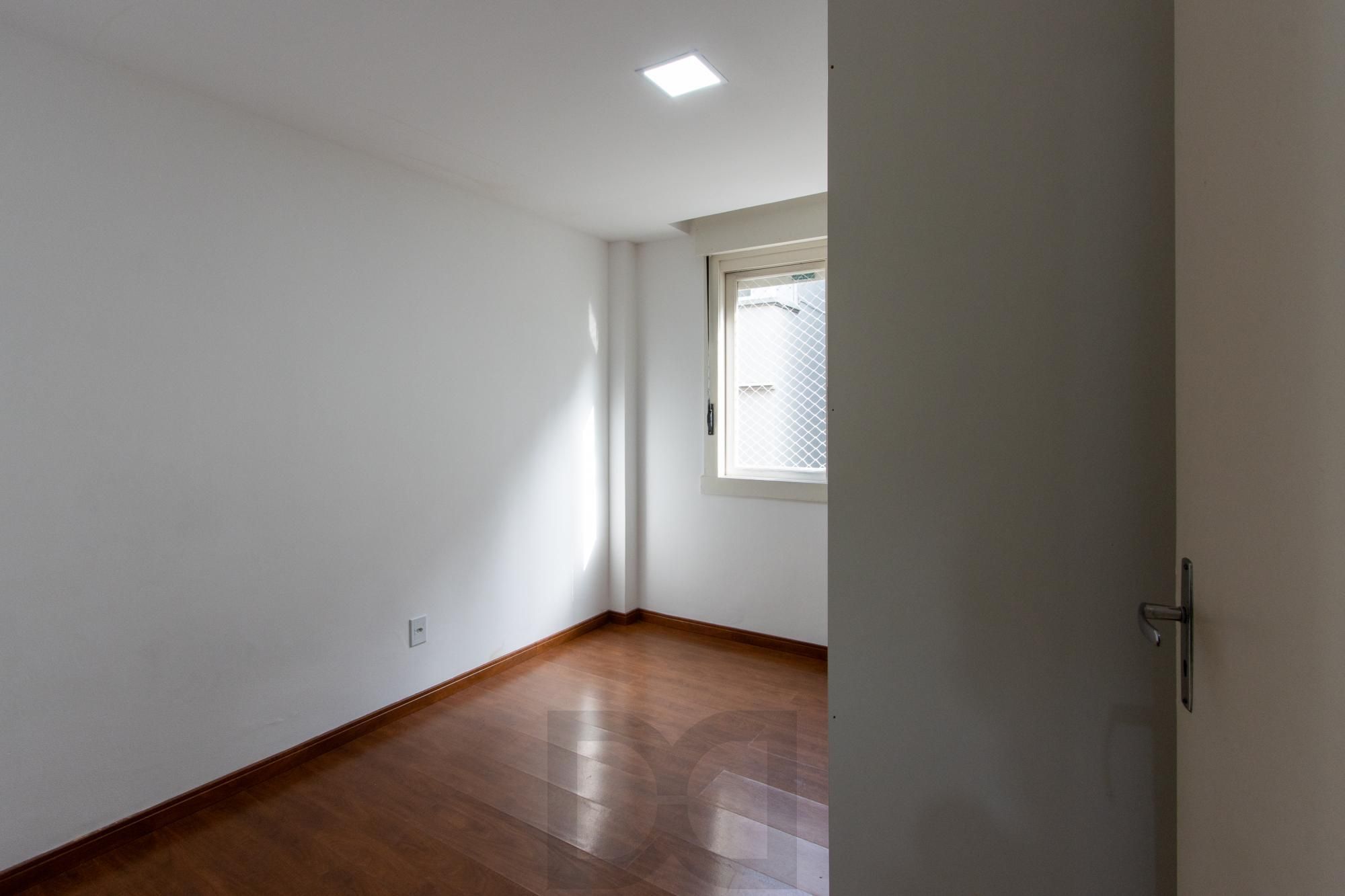 Apartamento de 3 dormitórios, 1 suíte e 1 vaga de garagem no bairro Pedra Redonda. — foto 21