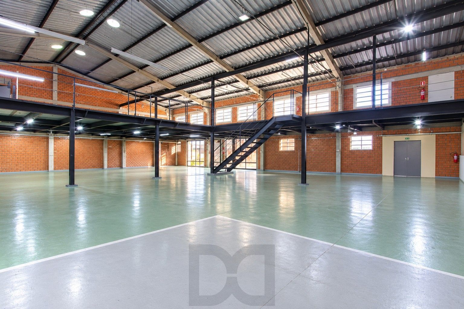 Pavilhão/Depósito , em estrutura montada com mezanino montado com escritório, cozinha, — foto 4