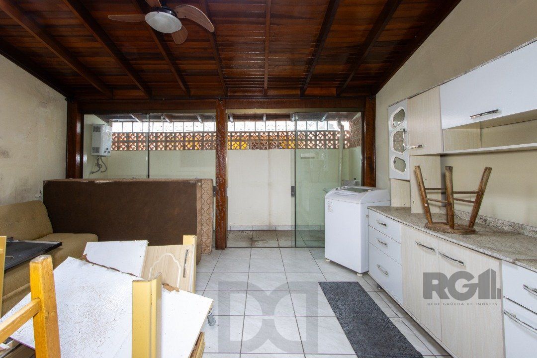 Casa em Condomínio na Zona Sul, no bairro Hípica, com 2 dormitórios, living para dois ambientes, cozinha mobiliada, lavabo — foto 12
