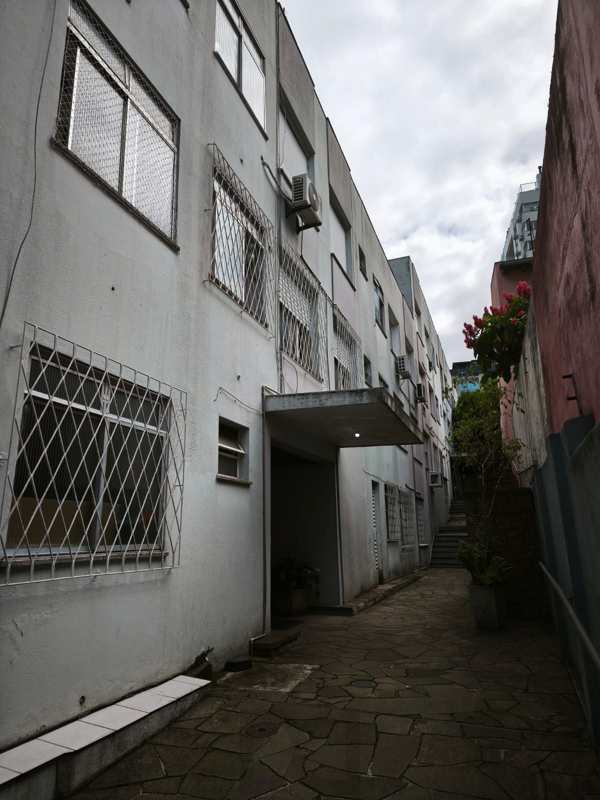 Kitnet à venda, com 32,43m² privativos, 1 quarto - Bairro Jardim Botânico — foto 2