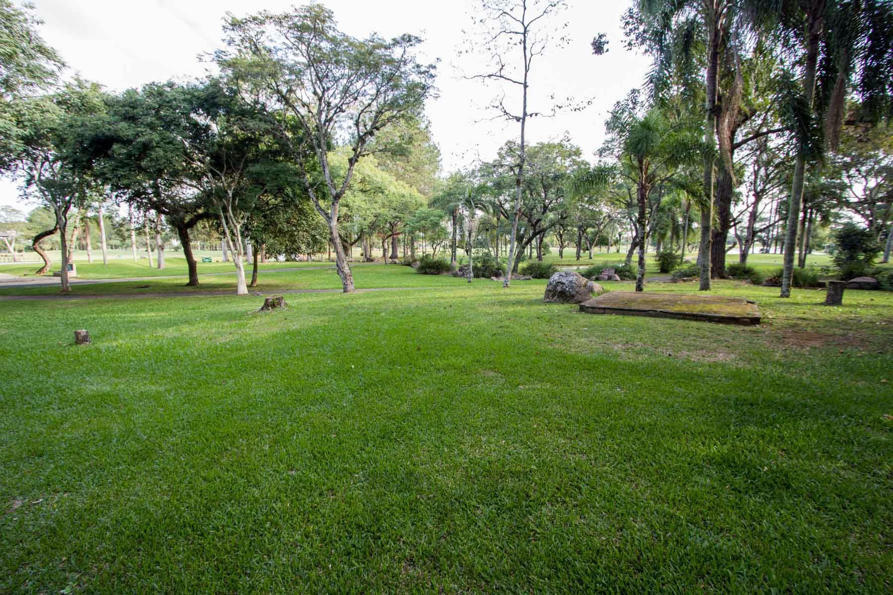A casa conta com 434m2 de área construída, mas com um aproveitamento total dos 1.012m2 do lote — foto 68