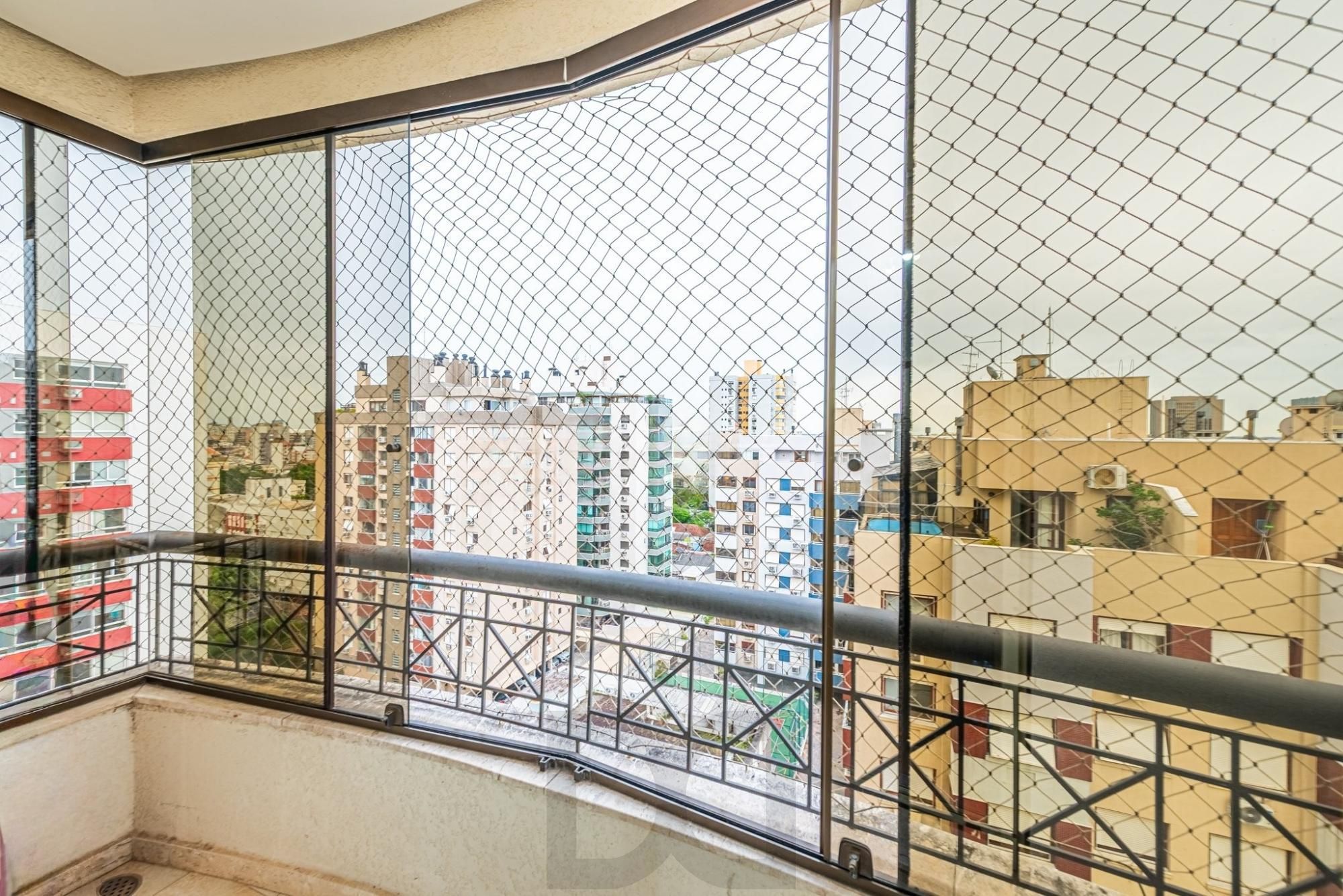 Apartamento com 3 quartos, no bairro Menino Deus — foto 21