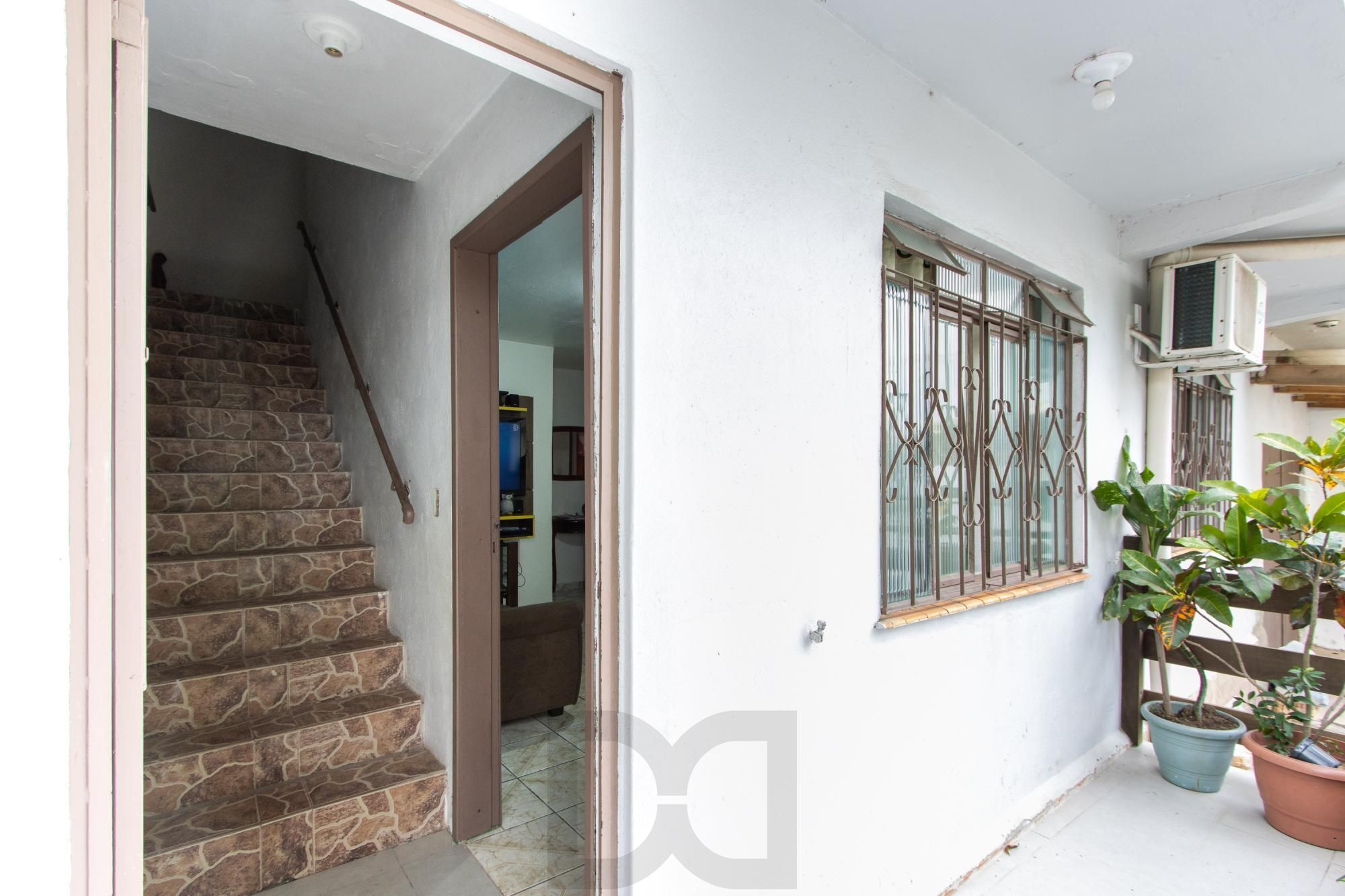 Casa ampla de 2 pavimentos com 4 dormitórios, 1 suite e 4 vagas no bairro Santa Tereza! — foto 4