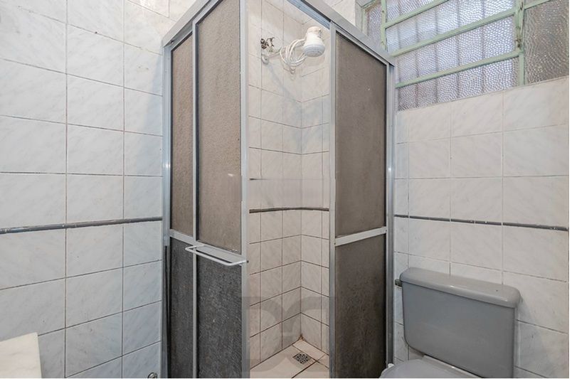 Apartamento de 2 dormitórios, 1 banheiro, no Bairro Rio Branco. — foto 12