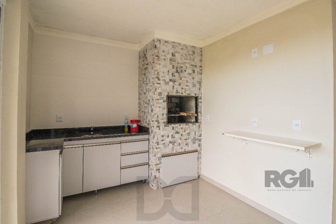 Sobrado, 185 metros quadrados privativo, com 3 quartos, 1 suíte, Living e cozinha integrados, lareira, churrasqueira, lavabo e 2 vagas de garagem. e 2 vagas de garagem — foto 10