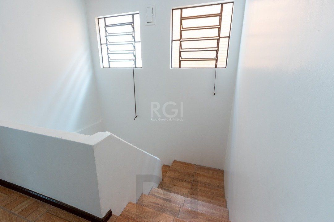 Casa para Venda - 454.7m², 5 dormitórios, sendo 1 suites, 8 vagas - Teresópolis — foto 25