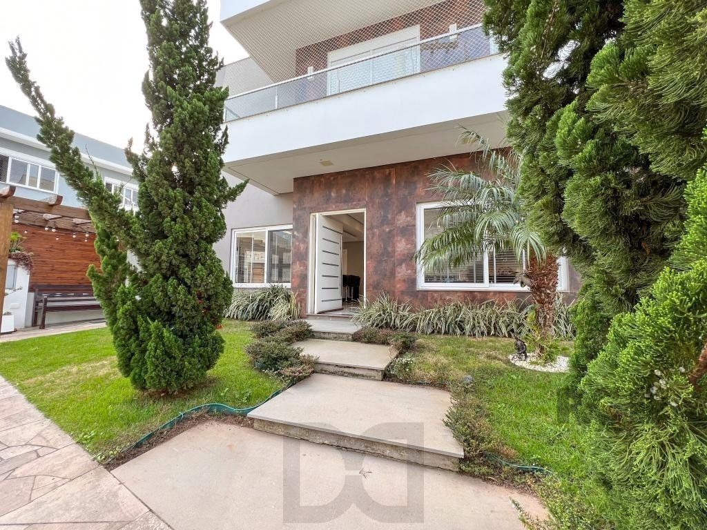 Excelente residência com aproximadamente 242m² privativos, — foto 4