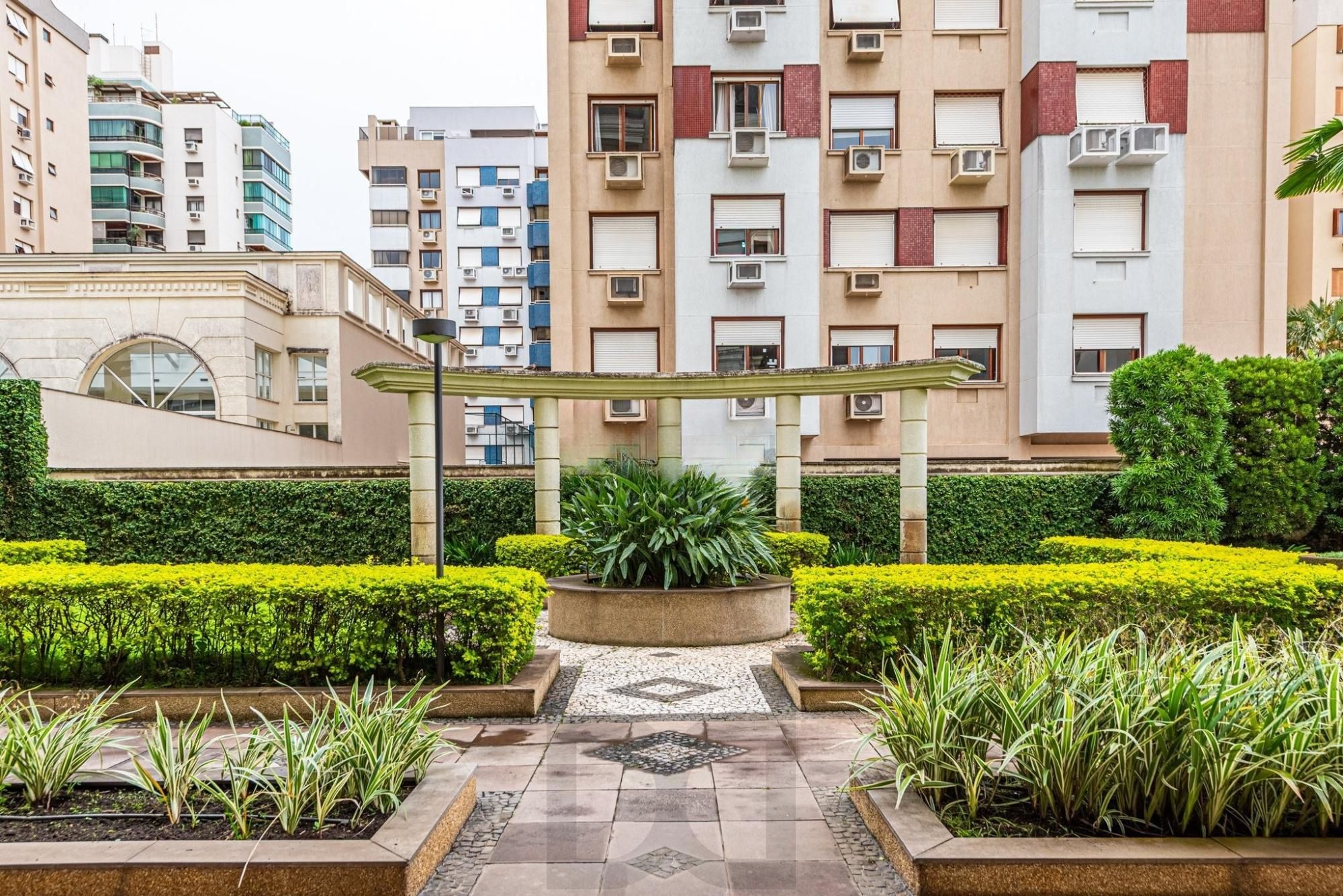 Apartamento com 3 quartos, no bairro Menino Deus — foto 32
