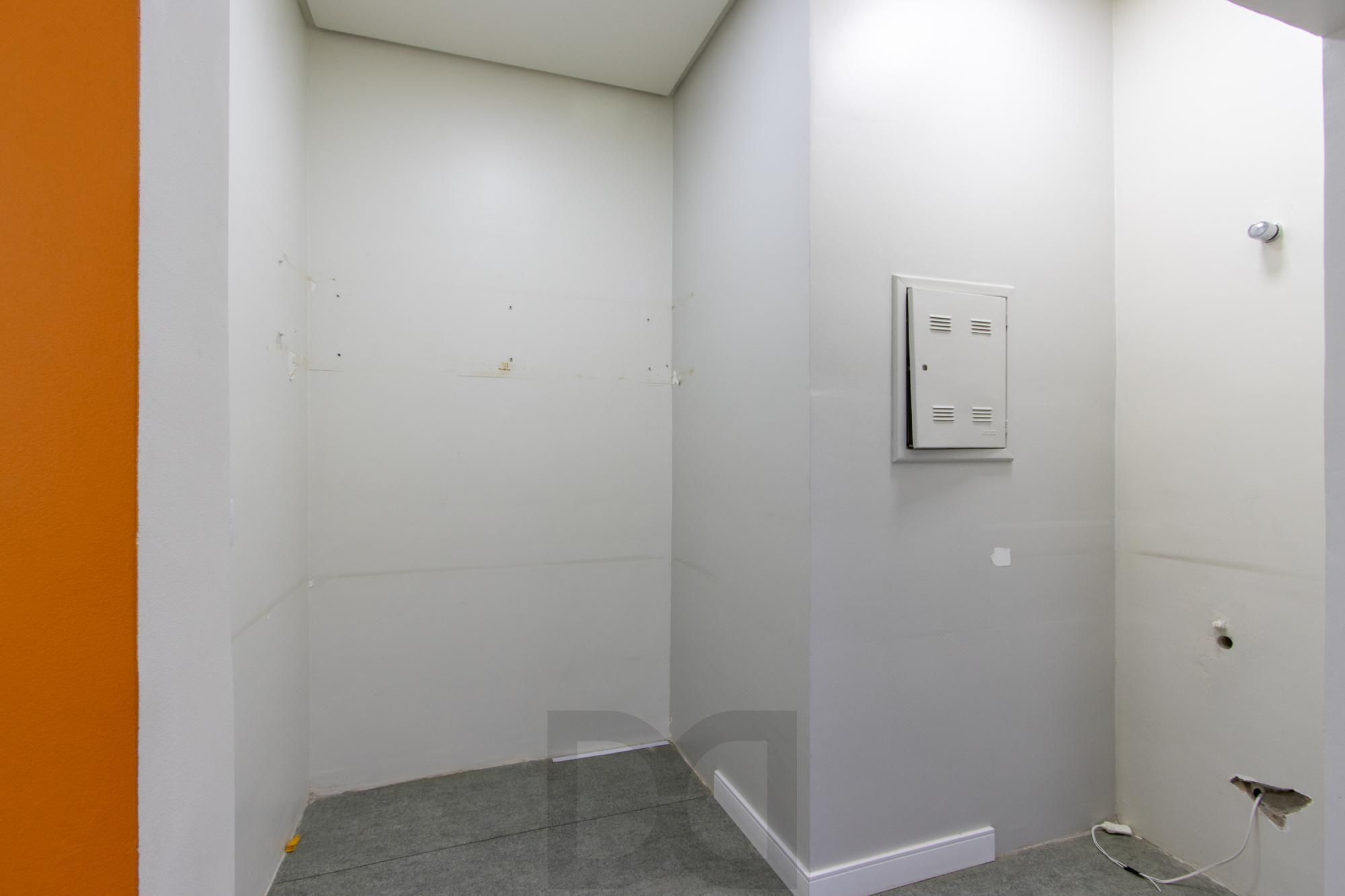 Casa Comercial 2 pisos - Excelente localização e Grande Visibilidade no Bairro Menino Deus - Ideal p/ Clínicas, escolas ou escritórios. — foto 46