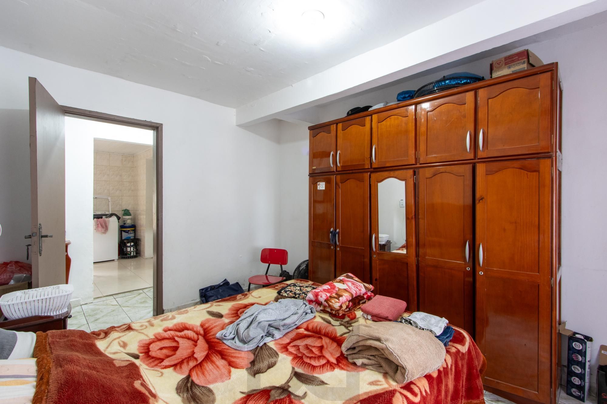 Casa ampla de 2 pavimentos com 4 dormitórios, 1 suite e 4 vagas no bairro Santa Tereza! — foto 20