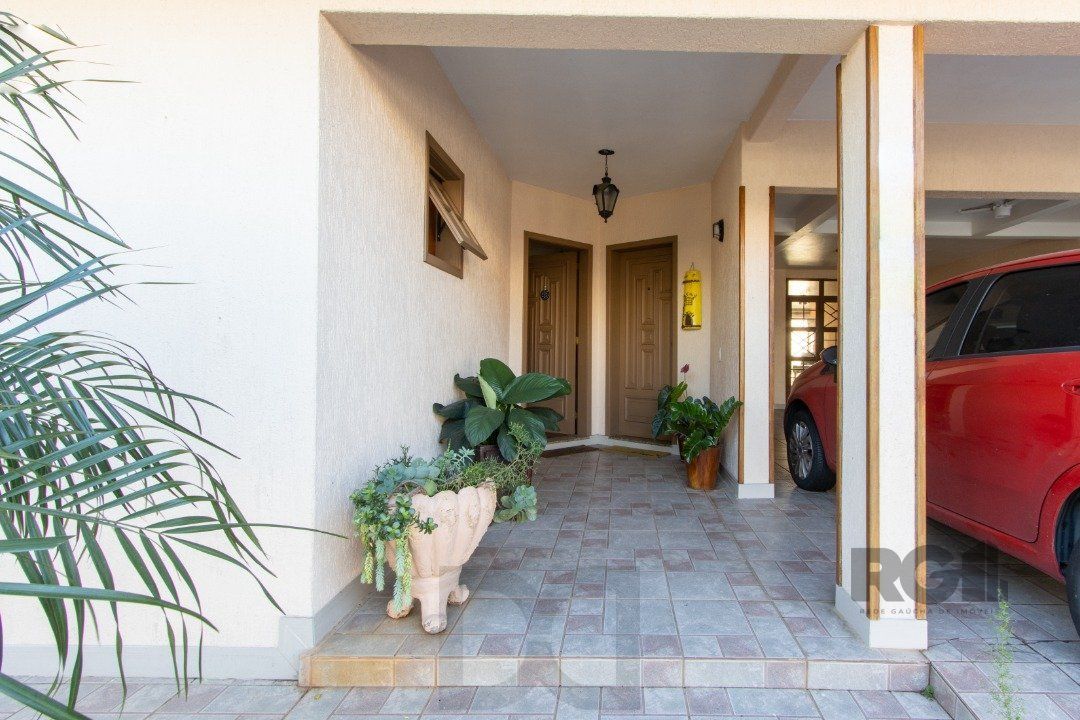 Casa de alvenaria, 3 quartos, 1 suíte, 4 banheiros e 5 vagas de garagem. — foto 3