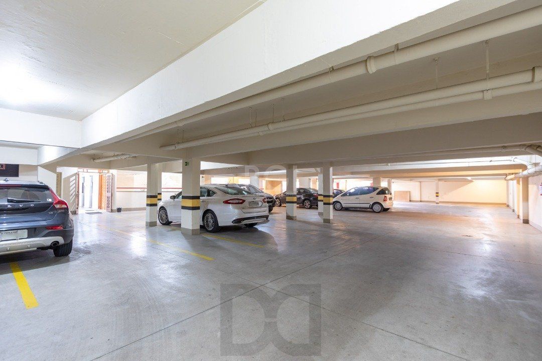 Cobertura para Venda - 302m², 4 dormitórios, sendo 1 suites, 3 vagas - Menino Deus — foto 59
