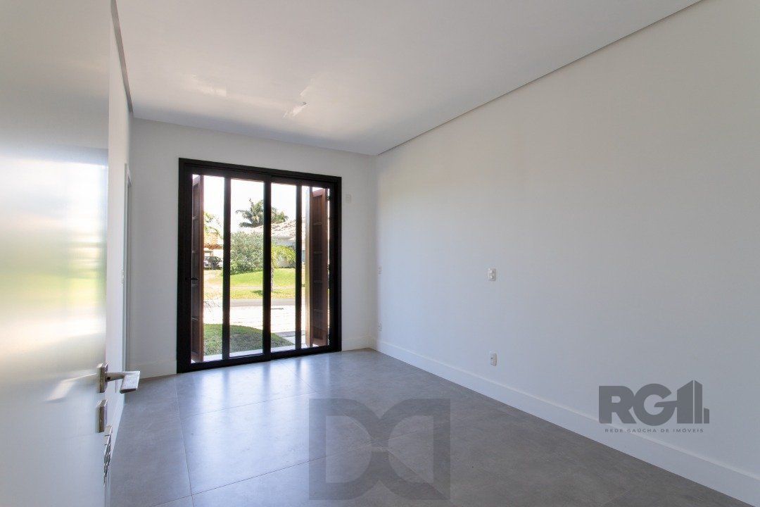 A Casa Le Mans, uma residência térrea de esquina com 389,48m2 de área coberta — foto 42