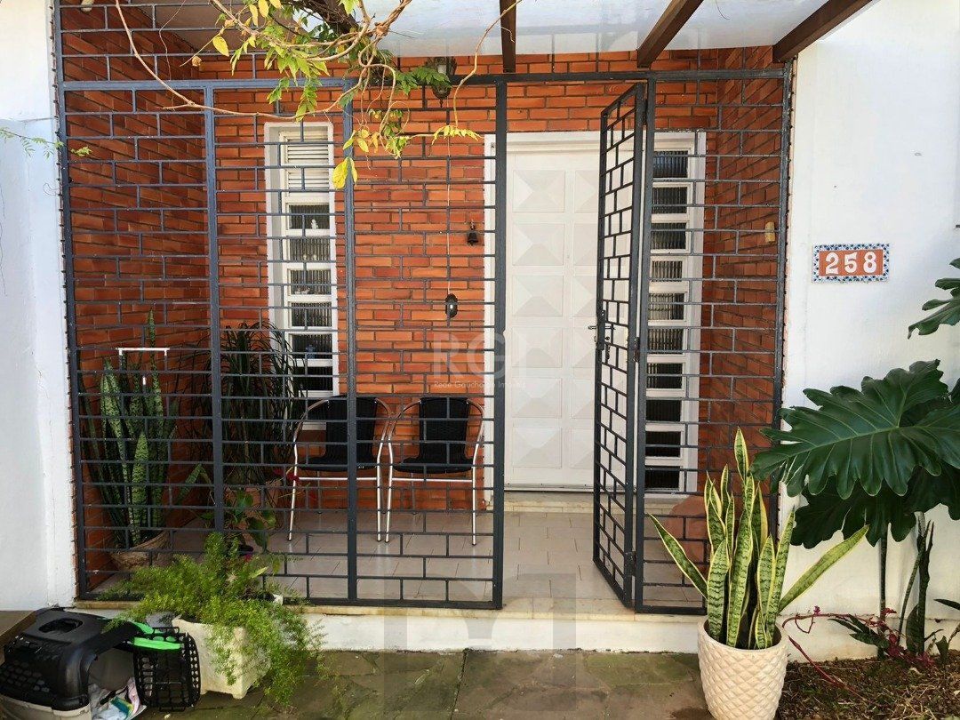Casa para Venda com 3 dormitórios, sendo 1 suites e 3 vagas no bairro Guarujá — foto 34