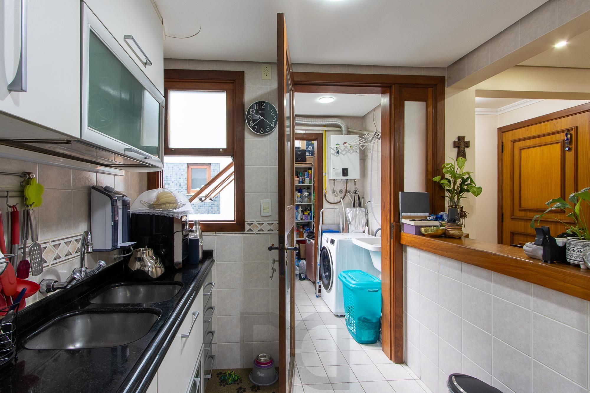 Apartamento de 3 dormitórios, 1 suíte e 3 vagas no bairro Ipanema. — foto 12