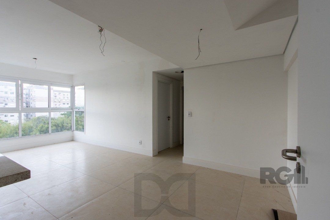 Apartamento para Venda - 71m², 2 dormitórios, sendo 1 suites, 2 vagas - Camaquã — foto 2