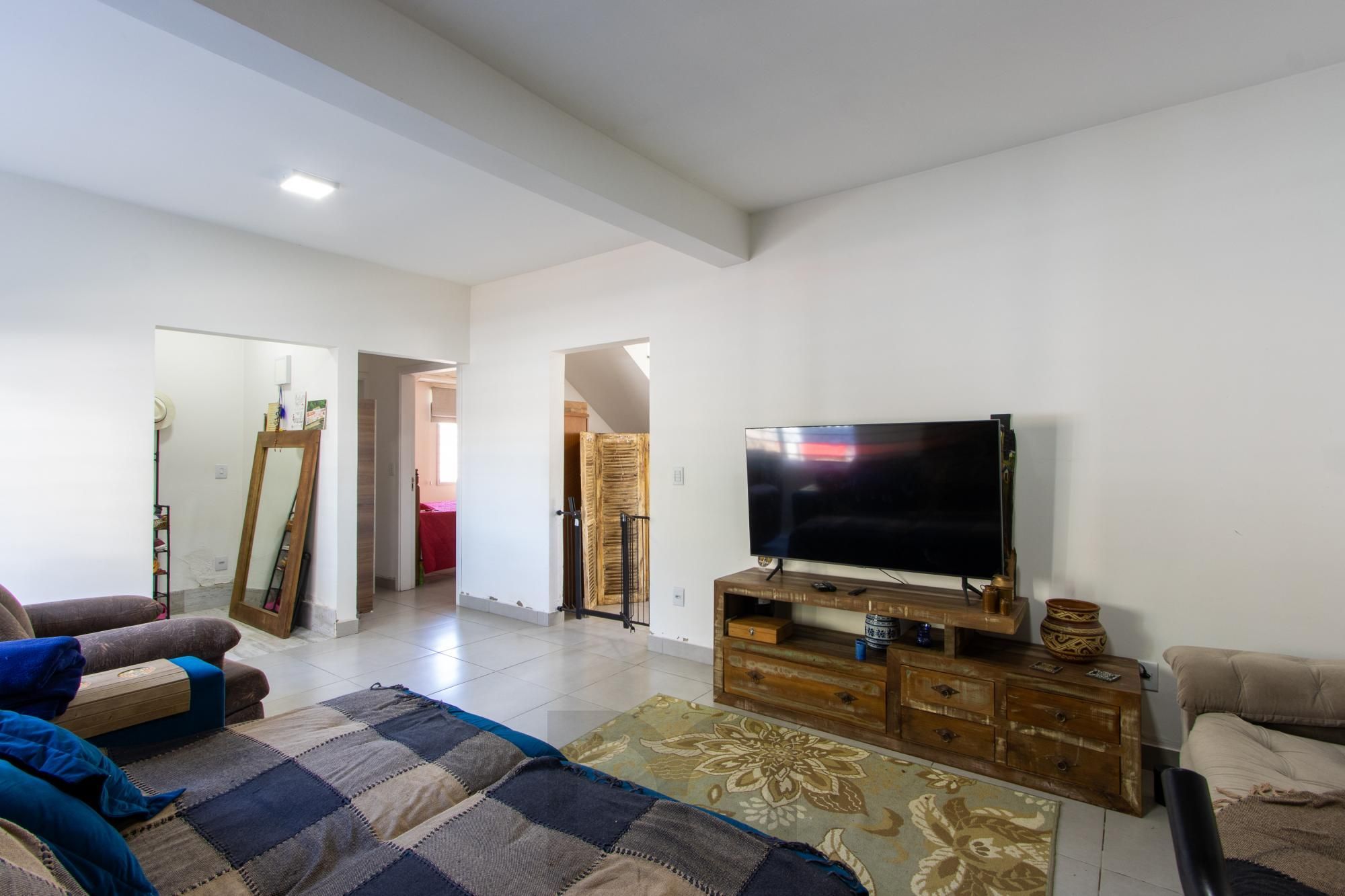 Casa 3 Dormitórios no Bairro Tristeza com 2 Vagas de Garagem — foto 6