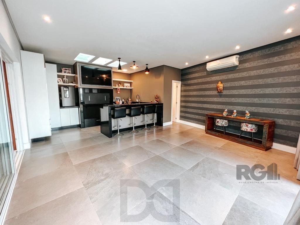 Excelente residência com aproximadamente 242m² privativos, — foto 21
