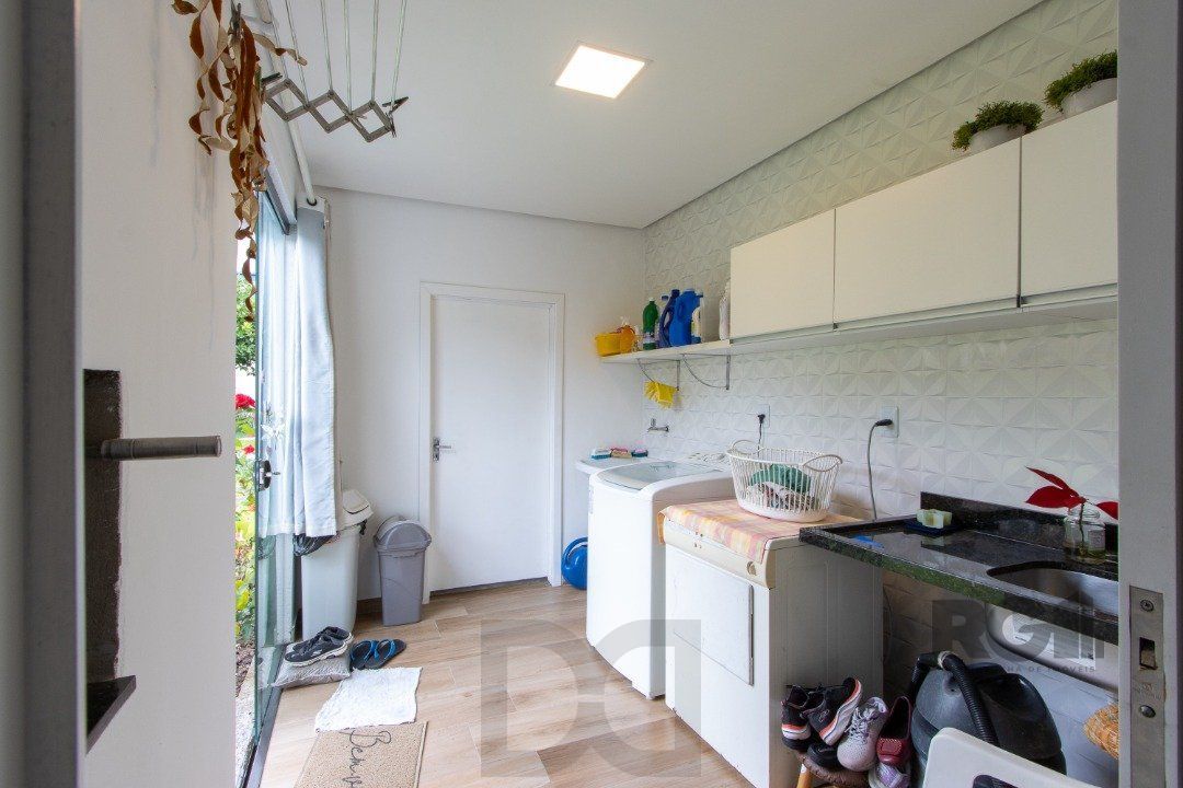 Casa térrea, 3 quartos, edícula, com 2 suites, pátio - Bairro Guarujá — foto 30