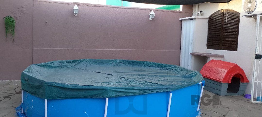 Casa térrea, 3 dormitórios, 1 suíte, living para 2 ambientes, cozinha, pátio, 2 banheiros e 4 vagas . — foto 8