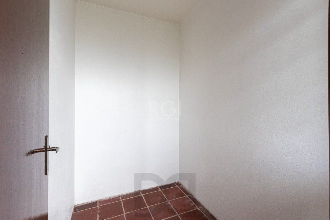 Casa para Venda - 454.7m², 5 dormitórios, sendo 1 suites, 8 vagas - Teresópolis — foto 47