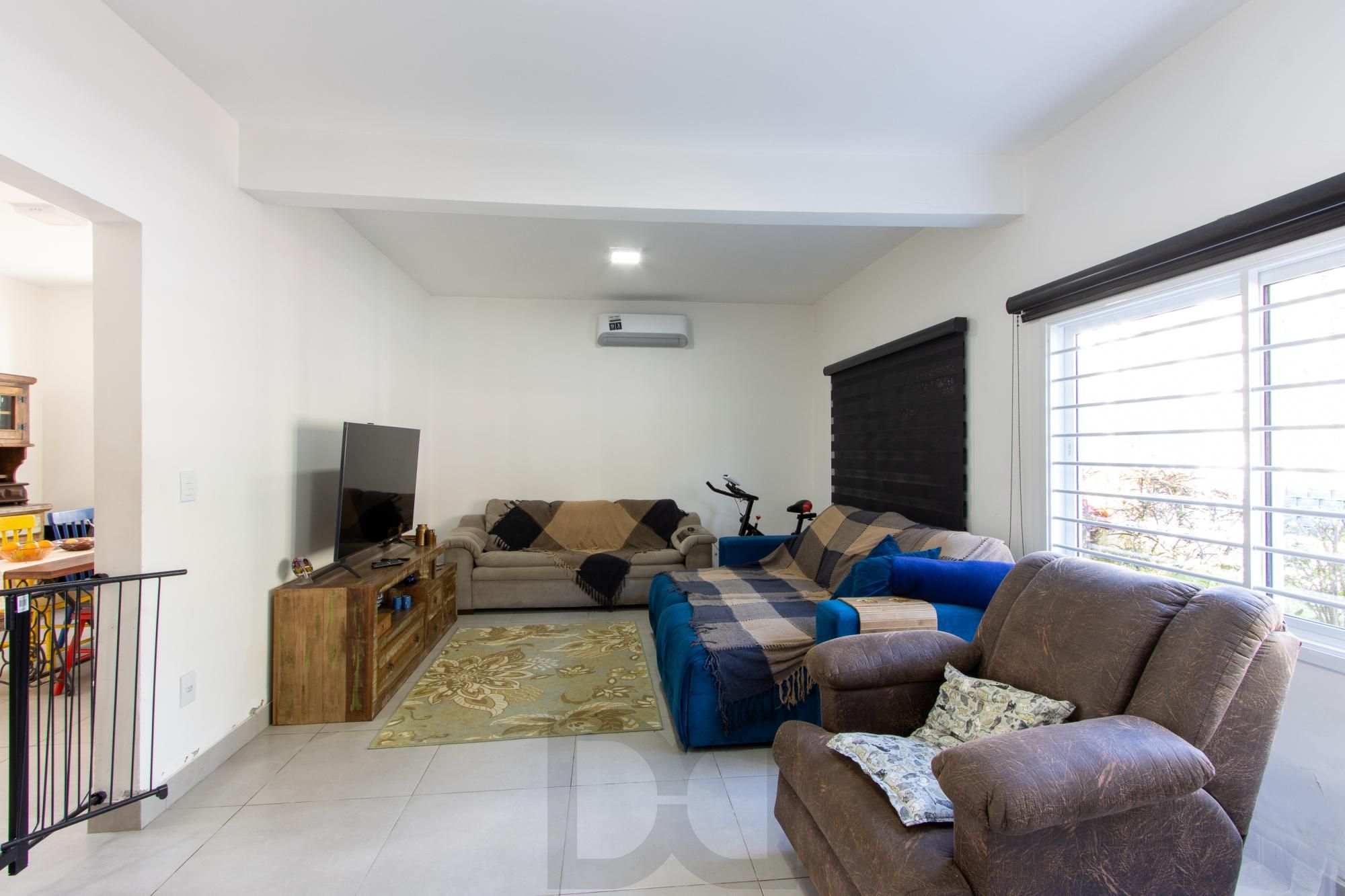 Casa 3 Dormitórios no Bairro Tristeza com 2 Vagas de Garagem — foto 4