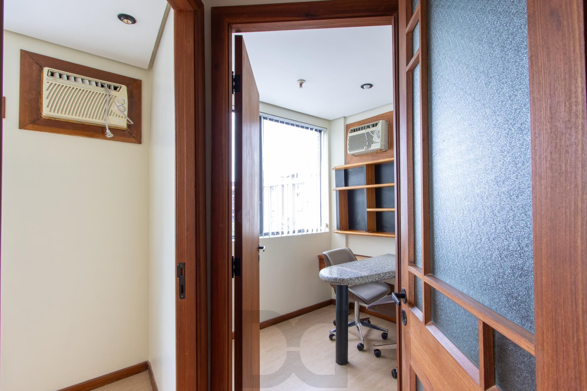 Sala comercial à venda no bairro Menino Deus – Edifício Comendador Luigi Gerace — foto 5