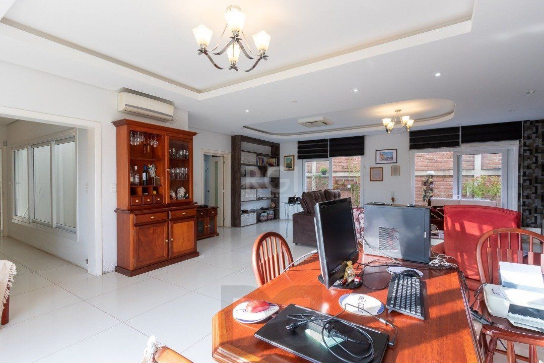 Casa para Venda - 377m², 4 dormitórios, sendo 3 suites, 3 vagas - Guarujá — foto 11