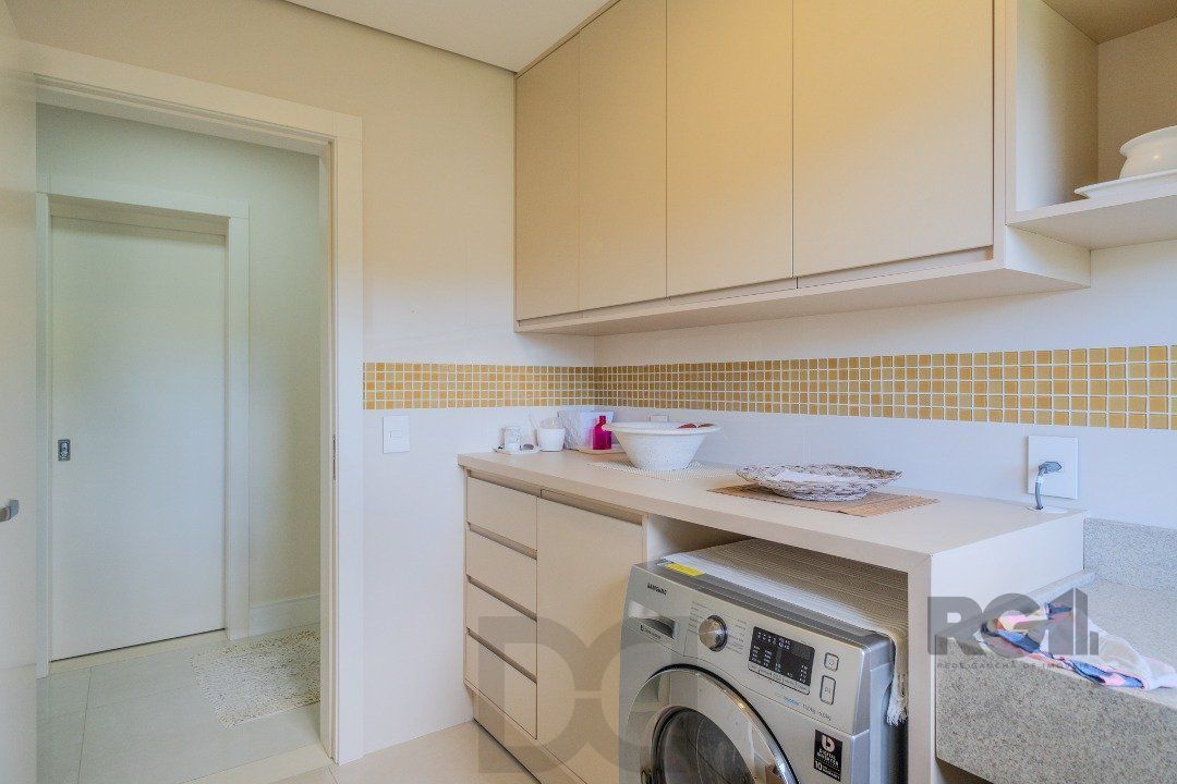 Casa semimobiliada e possui 3 suítes (sendo 1 delas master com closet e hidro) — foto 15
