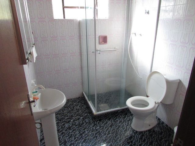 Casa térrea, com 3 dormitórios, 1 suíte, no bairro Nonoai. — foto 20