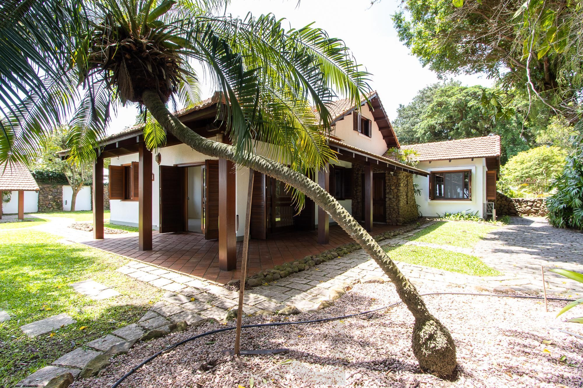 Casa com 2 dormitórios 3 banheiros. lareira e churrasqueira, e com arquitetura moderna. — foto 41