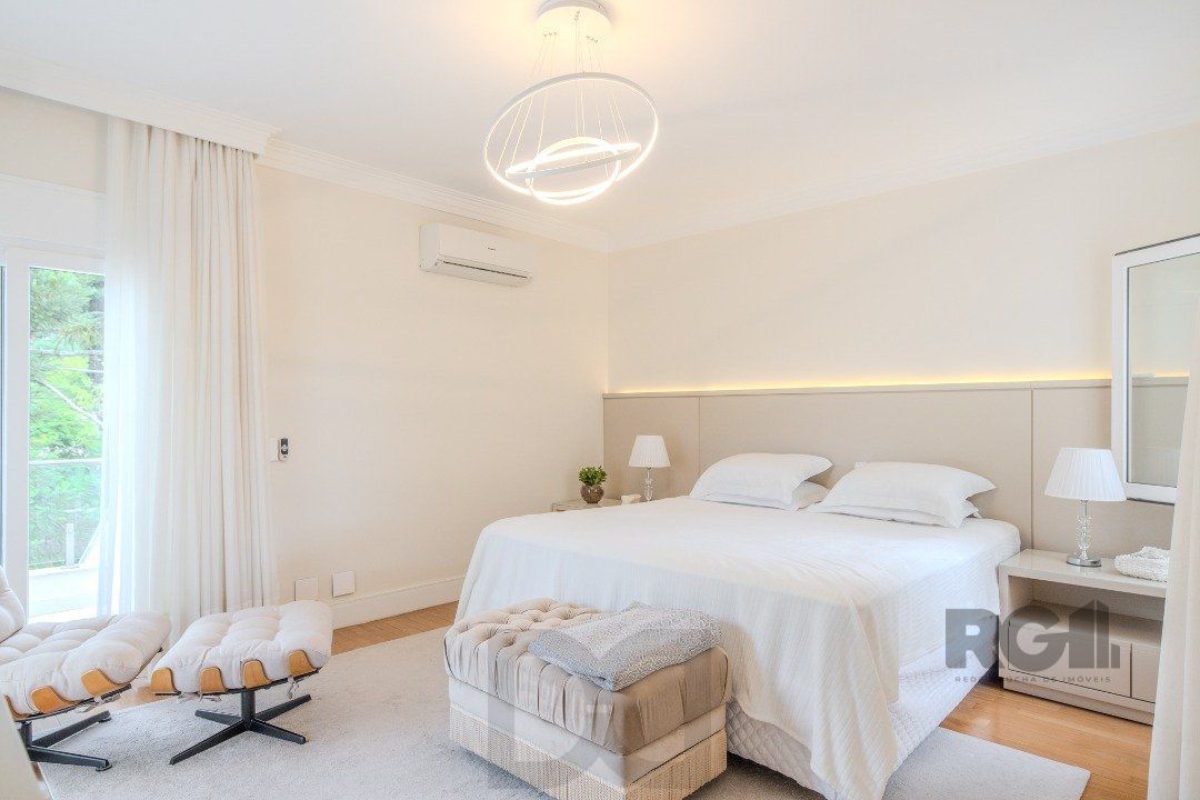 Casa semimobiliada e possui 3 suítes (sendo 1 delas master com closet e hidro) — foto 43