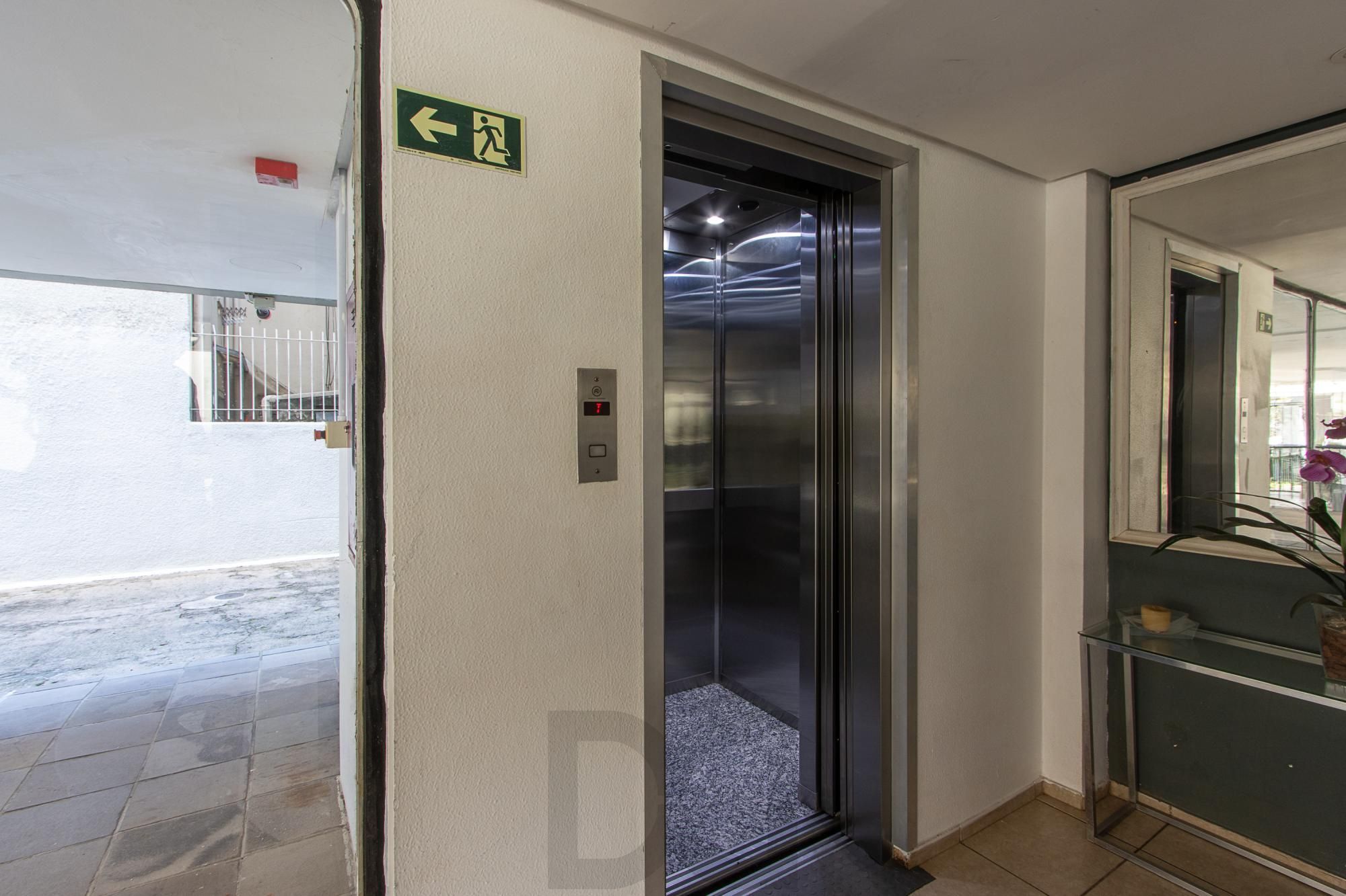 Apartamento no Menino Deus com 2 dormitórios e garagem — foto 32