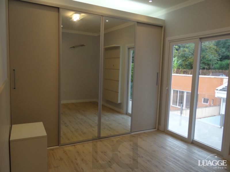 Casa para Venda - 305m², 3 dormitórios, sendo 3 suites, 4 vagas - Nonoai — foto 21