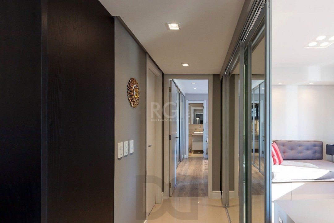 Apartamento | 2 Dormitórios | 1 Suíte | 1 Vaga | Bairro Cristal | Porteira Fechada — foto 16