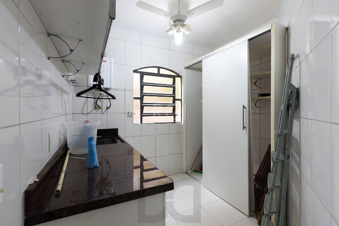 Casa para Venda - 430m², 4 dormitórios, sendo 1 suites, 5 vagas - Cristal — foto 18