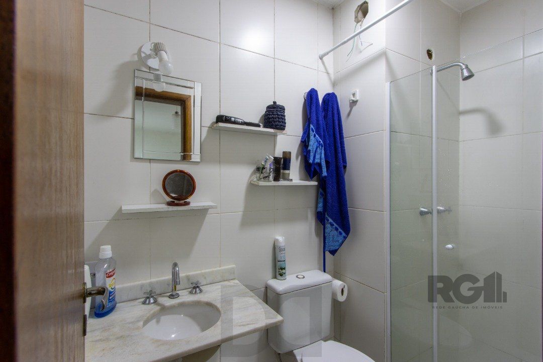 Excelente oportunidade de casa à venda em condomínio fechado no Reserva Guarujá, localizado na Avenida da Serraria em Porto Alegre. — foto 26
